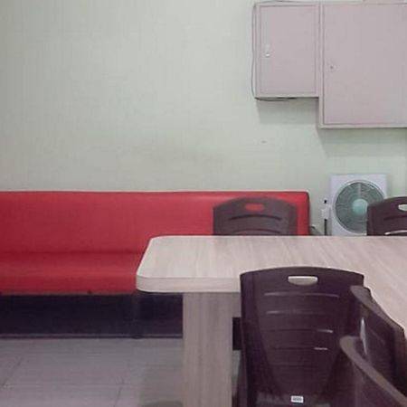 Guest House Anak Raja Pangkalan Bun Syariah Mitra Reddoorz المظهر الخارجي الصورة